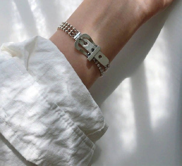 Bracciale a pallini da donna con fibbia 1