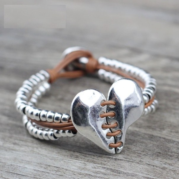 Bracciale vintage da donna con cuore marrone chiaro