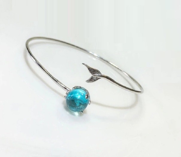 Bracelet ouvert pour femme avec nageoire 1