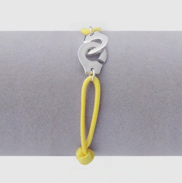 Bracelet pour femmes avec des chaînes jaune clair