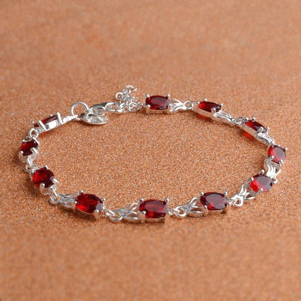 Bracelet pour femmes avec des pierres rouges 1