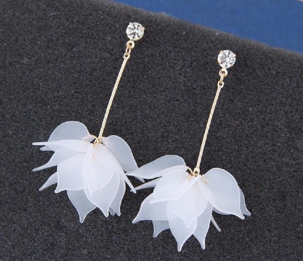 Brincos pendentes femininos flores G743 branco