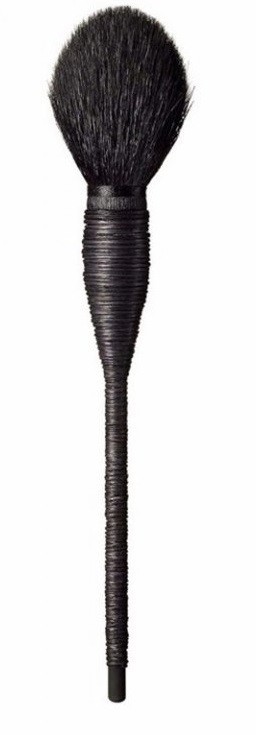 Brocha para rubor profesional con un diseño interesante. negro