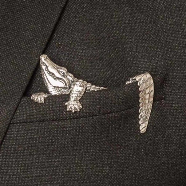 Broche de escritório crocodilo prateado metal liga de zinco para o bolso do casaco Adorno elegante para casaco ou sobretudo Acessório estiloso 1