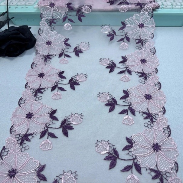 Broderad spetsnät 21,5 x 91 cm Polyester spets med blommotiv Dekorativt tyg för sömnad av kläder och dekorationer DIY lila