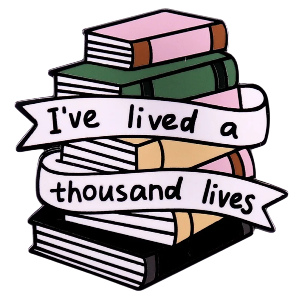 Broșă cu cărți și inscripția I've lived a thousand lives pin metalic insignă multicoloră cu motiv de cărți pentru îmbrăcăminte rucsac 1