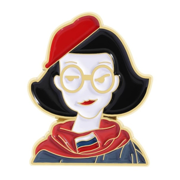 Broșă emailată cu o figură rusă desenată și beretă, cca 2,5 × 2 cm, insignă metalică, accesoriu vestimentar în culori roșu, negru și albastru 1