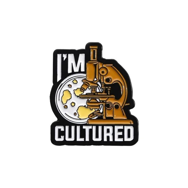 Broșă I’m cultured microscop cca 2,8 x 2,3 cm insignă metalică multicoloră pentru îmbrăcăminte rucsac geantă motiv știință echipament de laborator 1