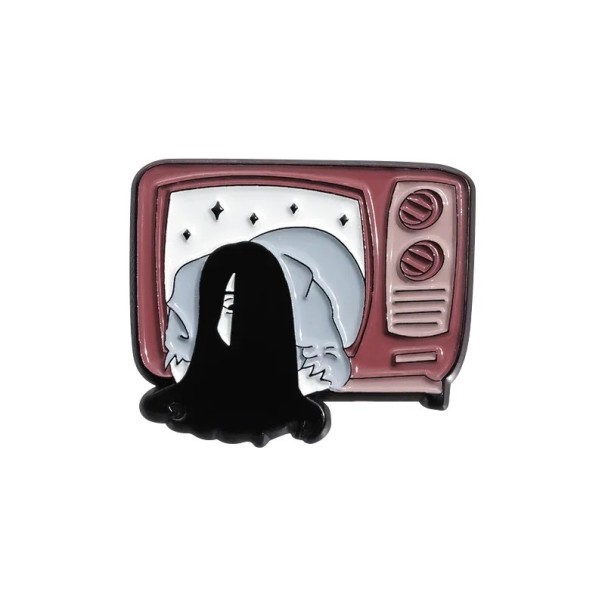 Broșă metalică retro TV personaj horror 3 x 2,5 cm insignă emailată roz neagră pin pentru îmbrăcăminte rucsac accesoriu de Halloween 1
