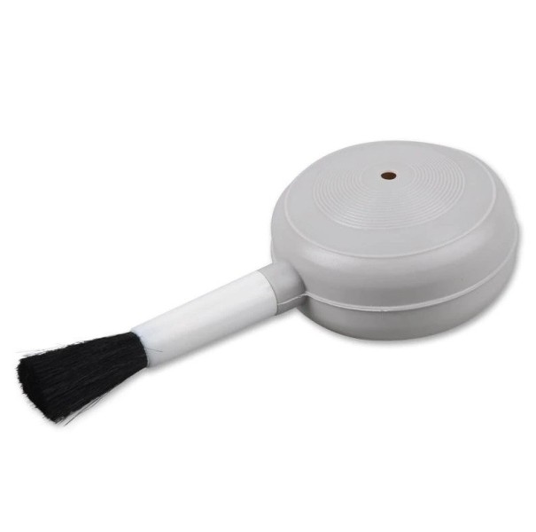 Brosse avec pompe pour le nettoyage des écouteurs 1