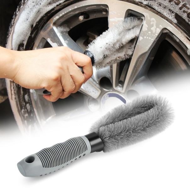 Brosse de nettoyage de pneus 1