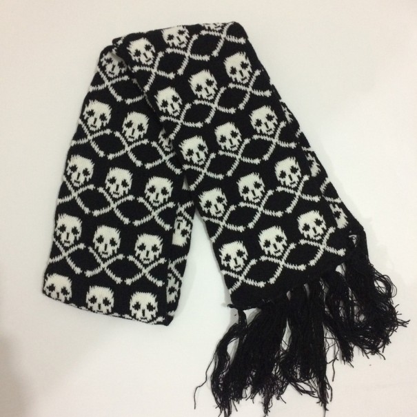 Bufanda de hombre con estampado de calaveras 2