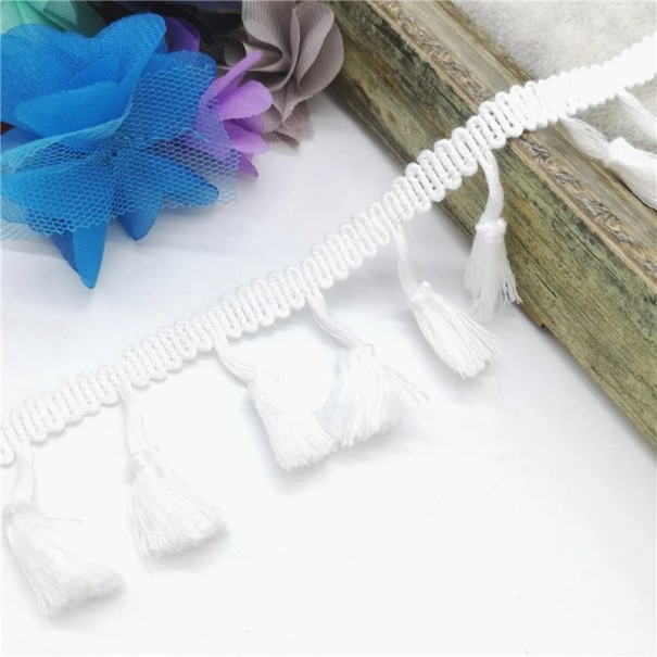 Bügelfreie Baumwoll-Dekorationsborte mit Fransen 4,5 cm Länge 182 cm Dekorativer Textilrand mit Fransen zum Nähen von Wohntextilien und Bastelarbeiten weiß