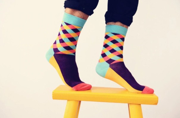 Bunt gemusterte Socken blau