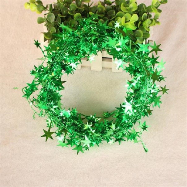 Cadena navideña con estrellas verde