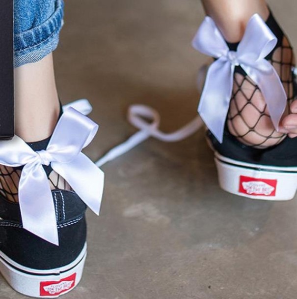 Calcetines de rejilla para mujer con lazo 4