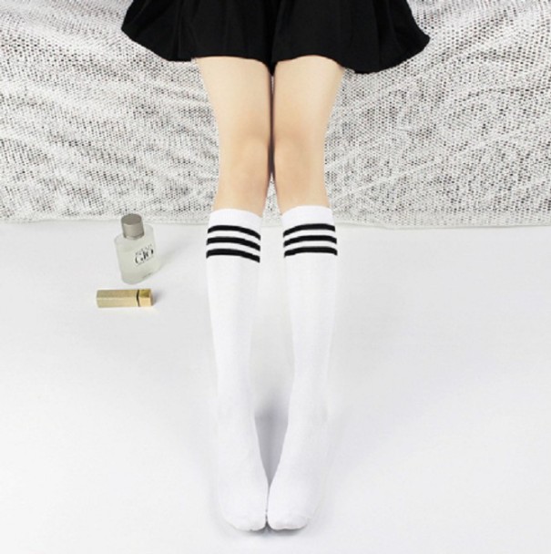 Calcetines hasta la rodilla de mujer con rayas 2 Calcetines hasta la rodilla de mujer con rayas 2
