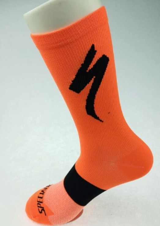Calcetines largos con estampado naranja