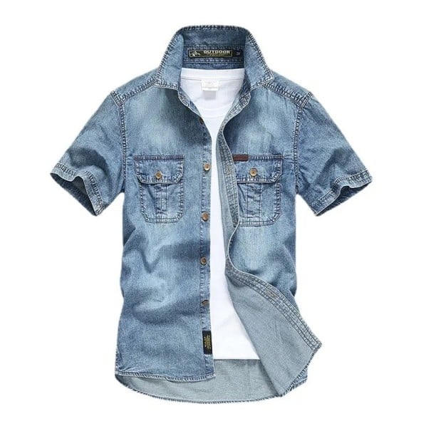 Camicia di jeans da uomo con maniche corte e due tasche sul petto con piega centrale, bottoni metallici e cuciture a contrasto azzurro XXS