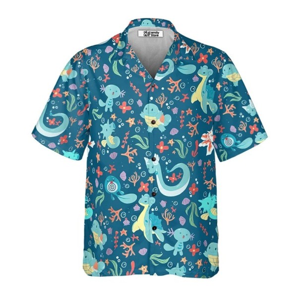 Camisa de hombre de manga corta de poliéster color azul con motivos marinos dibujados y cierre de botones con cuello L