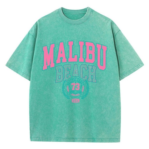 Camiseta feminina com estampado vintage MALIBU BEACH Corte solto Top de streetwear de verão Estilo retro Roupa de lazer Design desportivo moderno verde XL