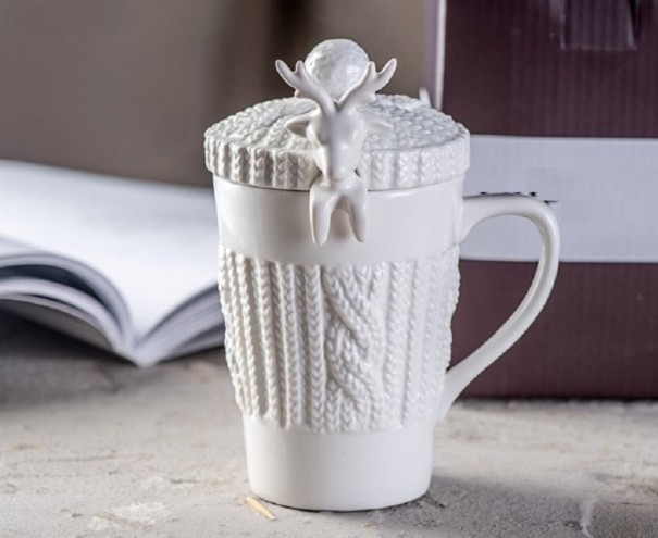 Caneca de porcelana com tampa e colher 2