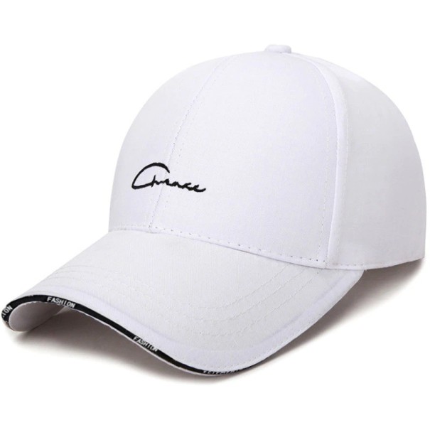 Cap mit der Aufschrift T121 weiß