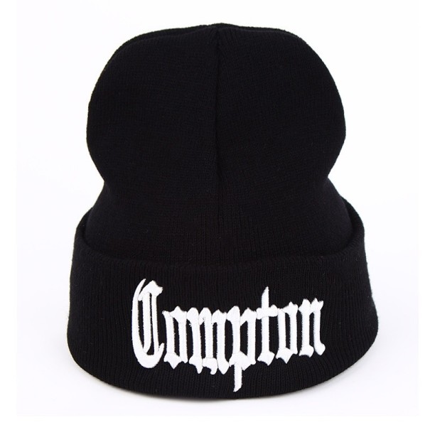 Cappello invernale con scritta Compton nero
