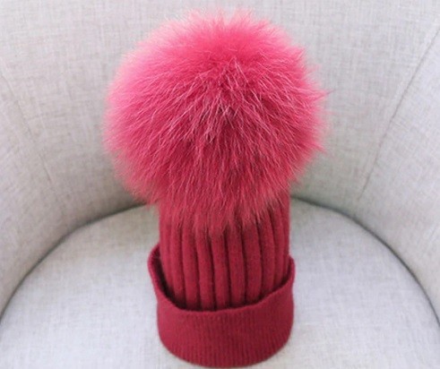 Cappello invernale da donna con pompon J3007 bordeaux