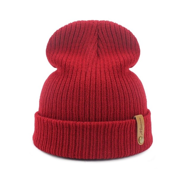Cappello invernale lavorato a maglia rosso