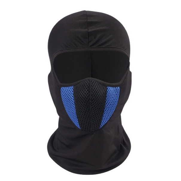 Cappuccio sotto il casco blu