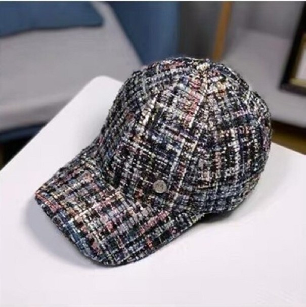 Capulana feminina com aparência de tweed Capulana de baseball em tecido estruturado Aplique metálico Perímetro da cabeça 55 a 59 cm 2