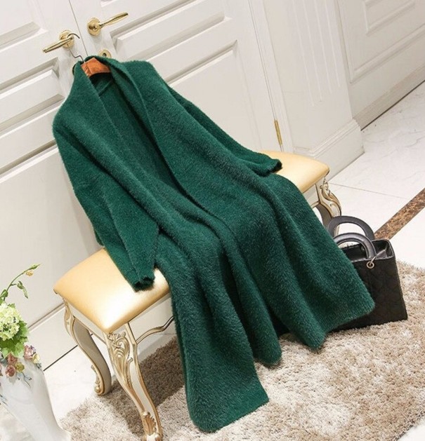 Cardigan lungo e peloso da donna verde scuro