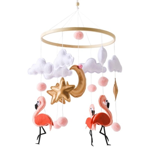 Carrusel colgante sobre la cuna 45 x 25 cm Círculo de madera con flamencos de fieltro, estrella, luna y nubes rosas 1