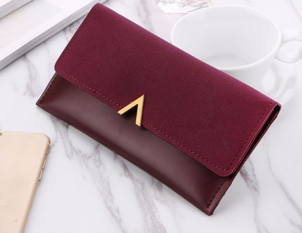 Cartera de mujer con detalle dorado burdeos