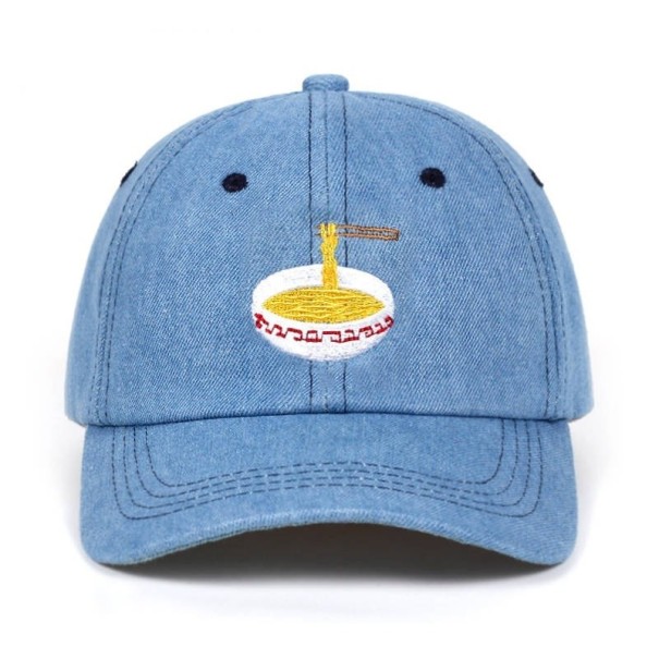 Casquette avec des nouilles chinoises bleu clair