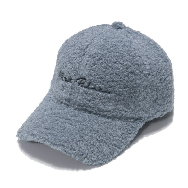 Casquette isolée pour femme gris clair