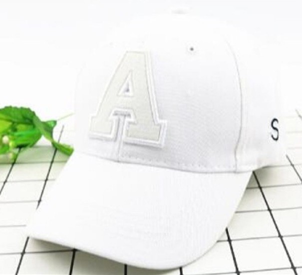 Casquette pour enfants avec la lettre A2730 blanc
