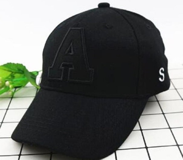 Casquette pour enfants avec la lettre A2730 noir