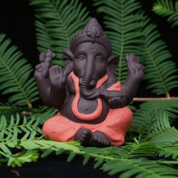 Ceramiczna statuetka boga Ganesha czerwony