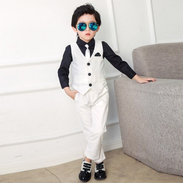 Chaleco y pantalón de niño blanco 2