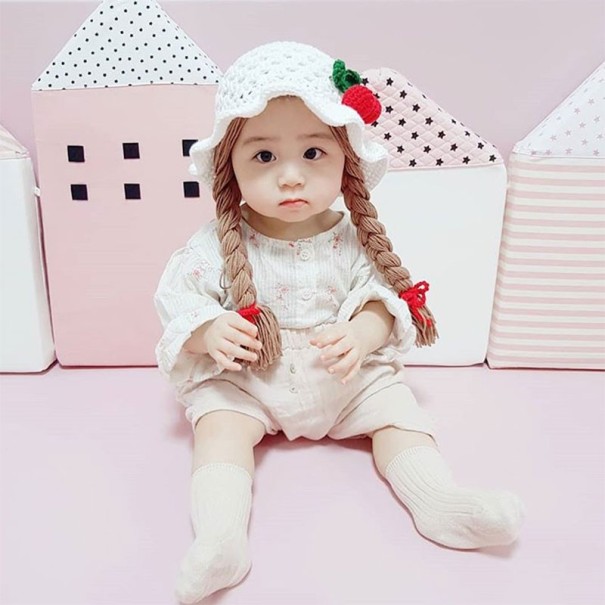 Chapeau de fille avec tresses 1