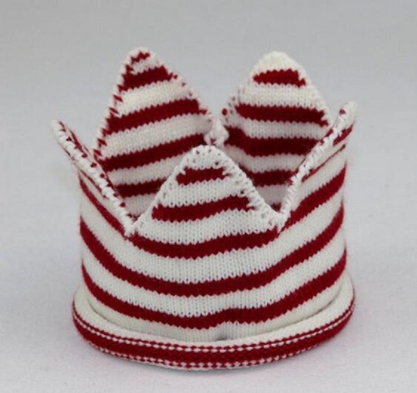 Chapeau en crochet pour enfant en forme de couronne bordeaux