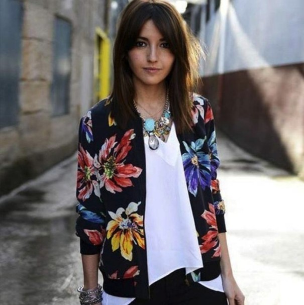 Chaqueta ligera de mujer con flores. M