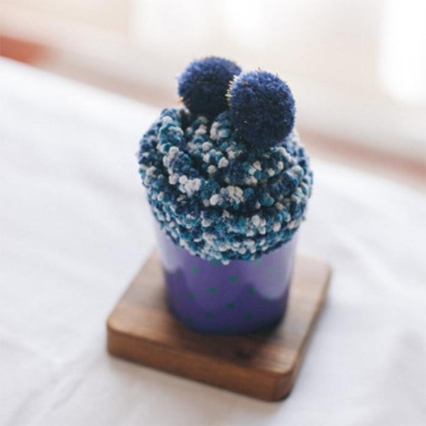 Chaussettes en coton pour femmes avec pompons bleu foncé