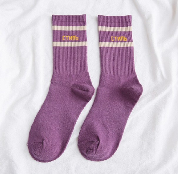 Chaussettes hautes pour femmes à rayures violet