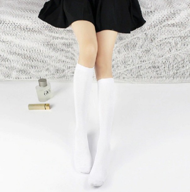 Chaussettes montantes stylées pour femmes blanc