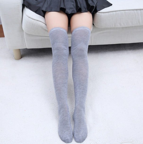 Chaussettes montantes unies pour femmes gris clair