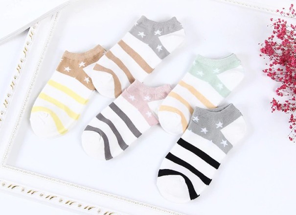 Chaussettes pour femmes avec broderies - 5 paires 5