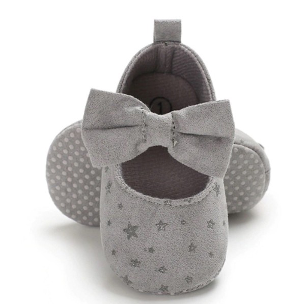 Chaussons pour enfants avec des étoiles A1111 gris 6-12 mois